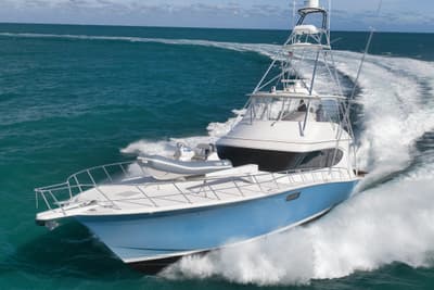BOATZON | Hatteras GT70 2015
