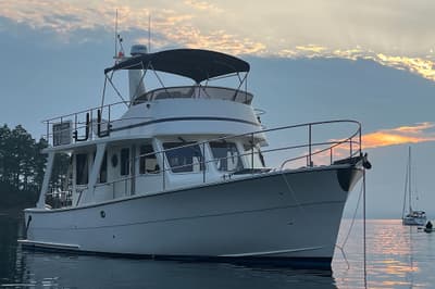 BOATZON | Helmsman Trawlers 37 Sedan 2012