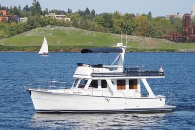 BOATZON | Helmsman Trawlers 37 Sedan 2019