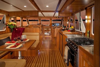BOATZON | Helmsman Trawlers 38E Sedan 2027