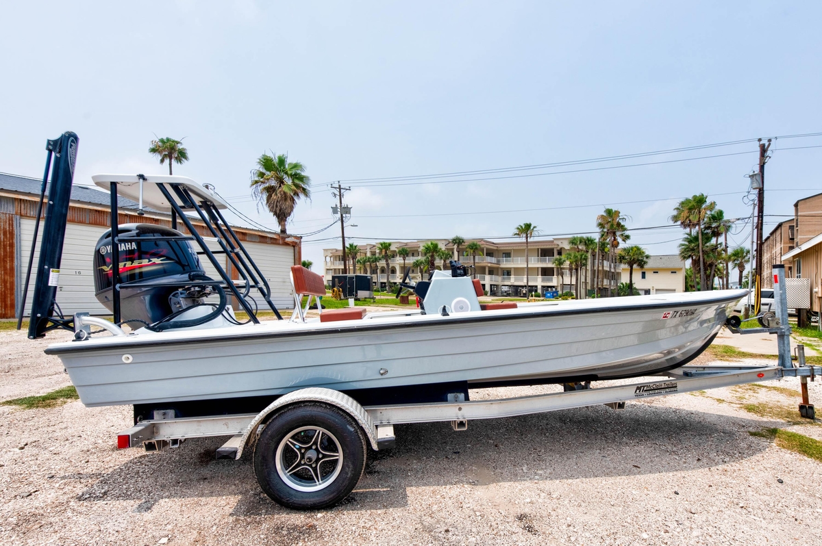 1996 Hewes Tunnel - Sold Boat