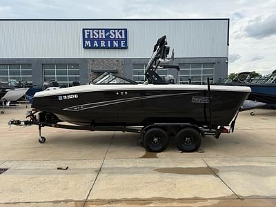 BOATZON | Heyday Wake Boats WT2DC 2021