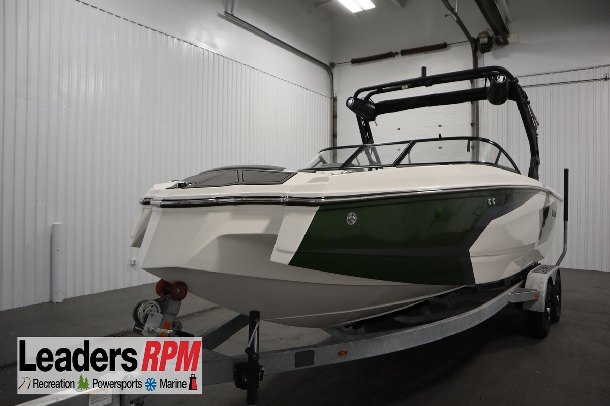 2025 Heyday WTSurf - Sold Boat