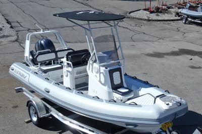 BOATZON | Highfield Sport 560 2026