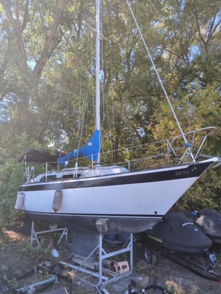 1980 Hughes 25 - Sold Boat