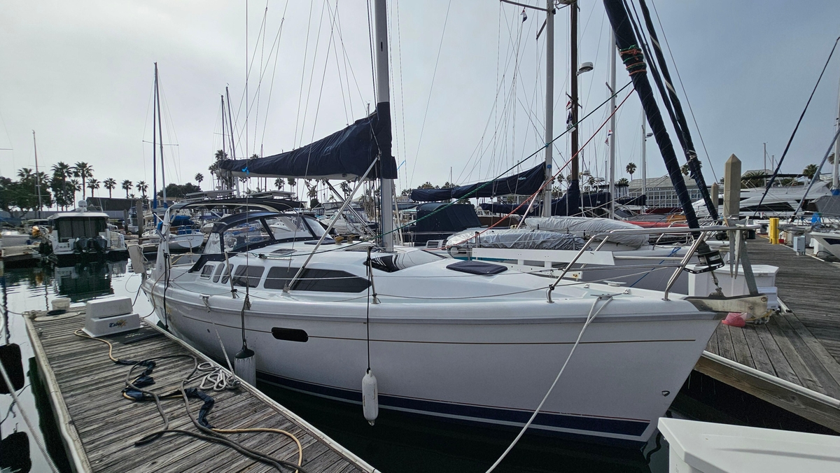 1998 Hunter 340 - Sold Boat