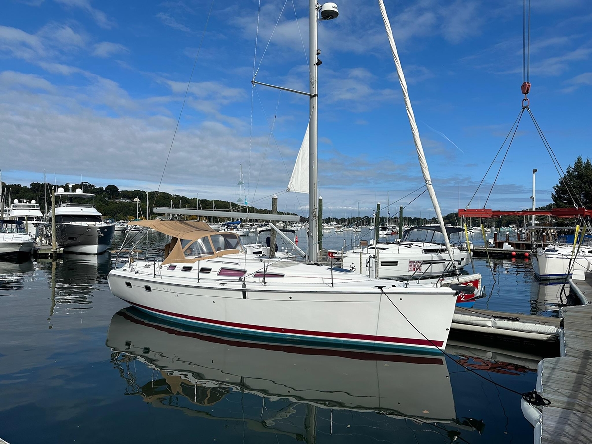 2005 Hunter 38 - Sold Boat