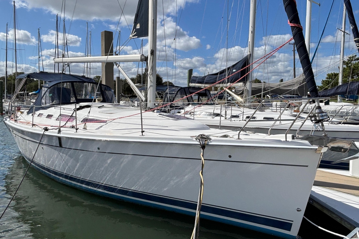 2006 Hunter 38 - Sold Boat