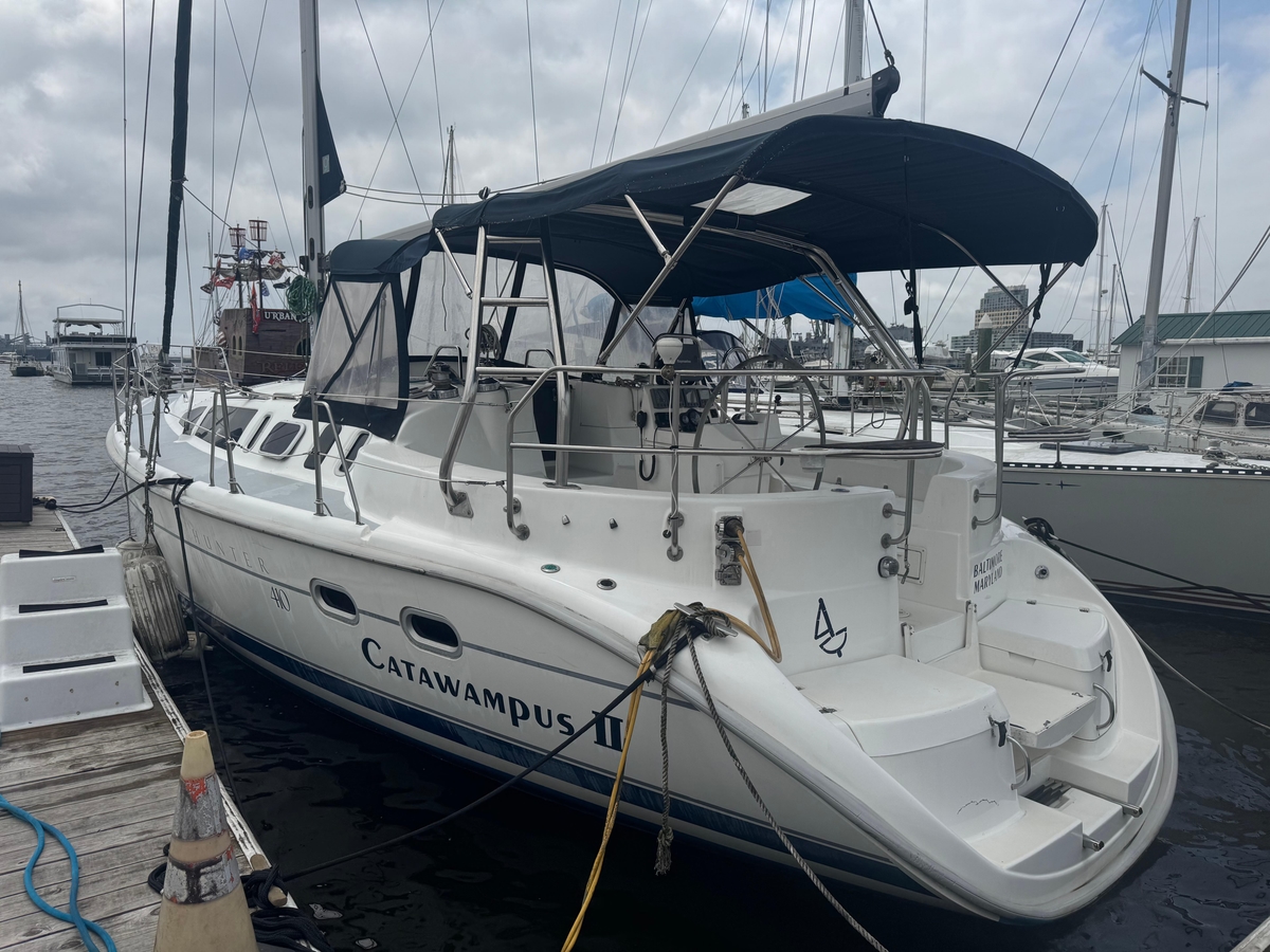 2000 Hunter 410 - Sold Boat