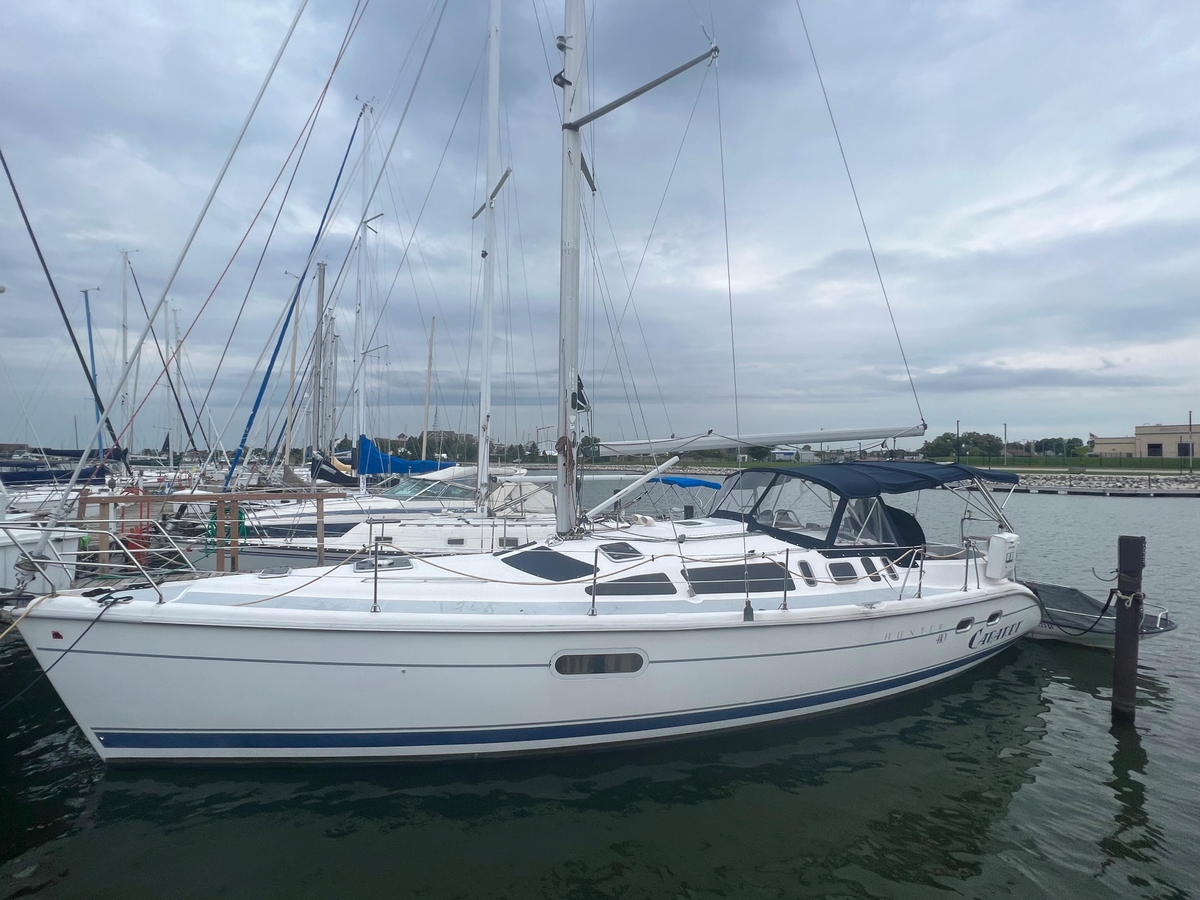 2000 Hunter 410 - Sold Boat