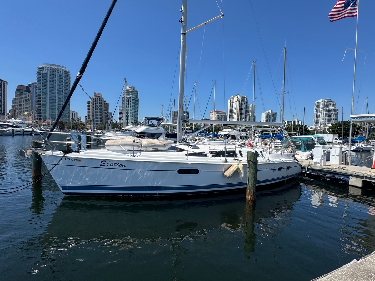 2003 Hunter 410 - Sold Boat