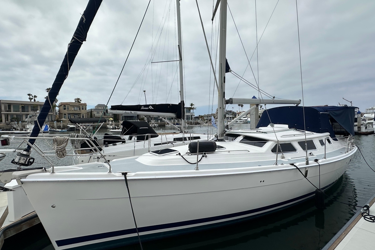 2003 Hunter 426 Deck Salon - Sold Boat