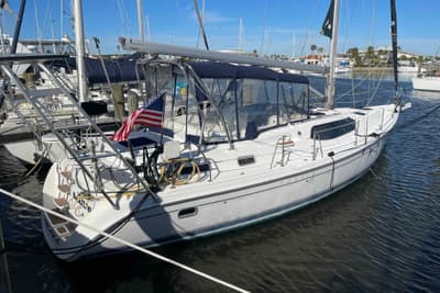 BOATZON | Hunter 45 Center Cockpit 2010