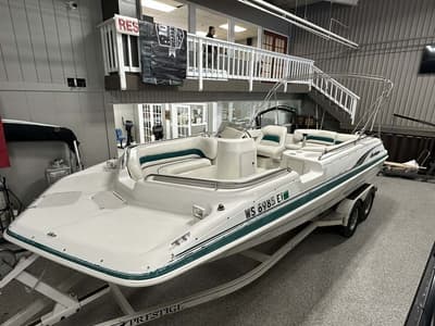 BOATZON | Hurricane Fun Deck 201 2000
