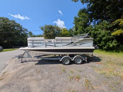 BOATZON | Hurricane FunDeck 216RE 2008