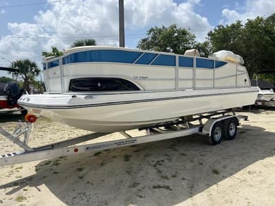 BOATZON | Hurricane FunDeck 2360 SBC OB 2025