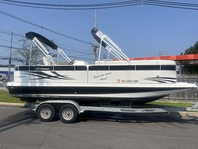 BOATZON | Hurricane FunDeck FD 236 OB 2013