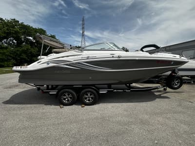 BOATZON | Hurricane SD 2400 IO 2013