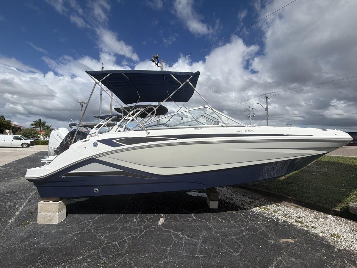 2027 Hurricane SD235OB - Sold Boat