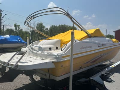 BOATZON | Hurricane SunDeck 187 IO 2011