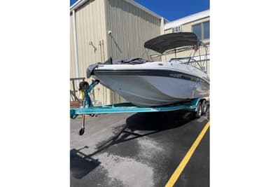 BOATZON | Hurricane SunDeck 217 OB 2023