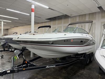 BOATZON | Hurricane Sundeck 2200 2013