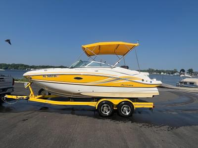 BOATZON | Hurricane SunDeck 2200 DC IO 2013