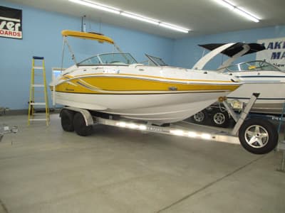 BOATZON | Hurricane SunDeck 2200 IO 2013