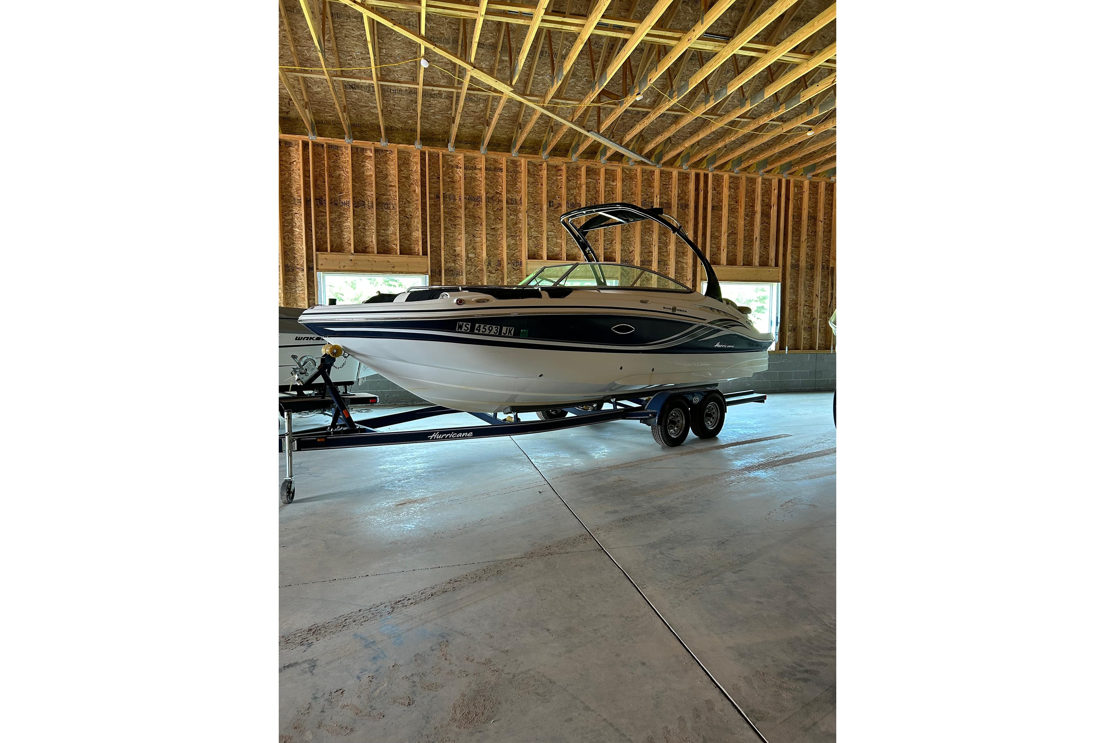 Hurricane SunDeck 2400 IO 2015