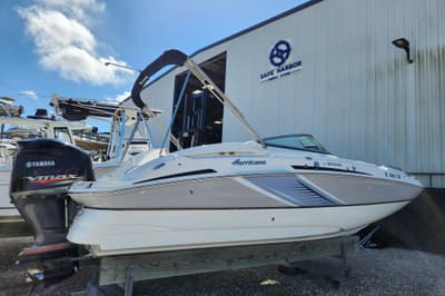 BOATZON | Hurricane SunDeck 2400 OB 2016
