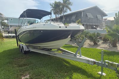 BOATZON | Hurricane SunDeck 2486 OB 2018