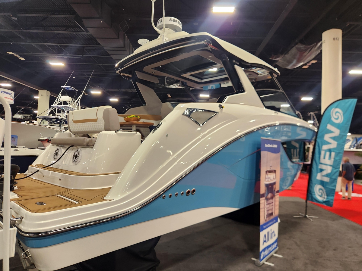 Hurricane SunDeck 3200 OB 2025