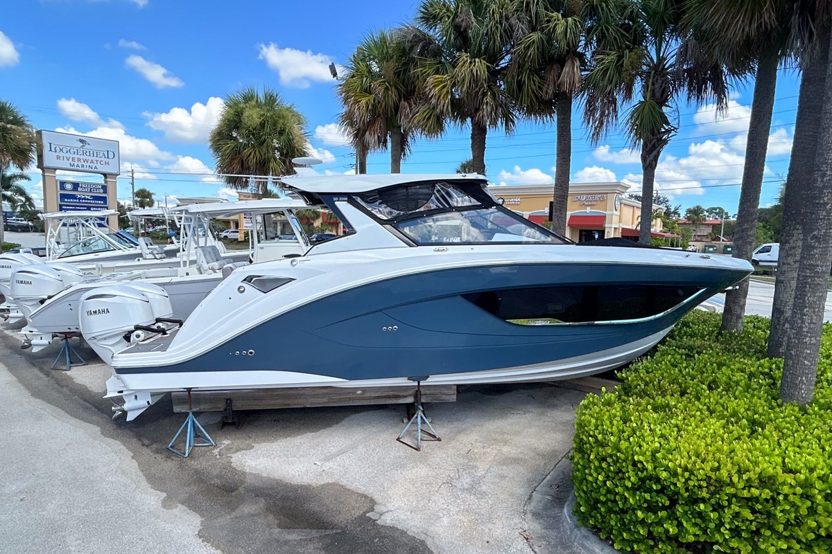 2025 Hurricane SunDeck 3200 OB - Sold Boat