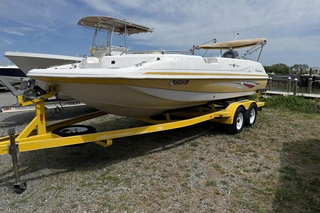 2011 Hurricane SunDeck Sport 201 OB - Sold Boat