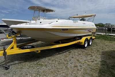 BOATZON | Hurricane SunDeck Sport 201 OB 2011