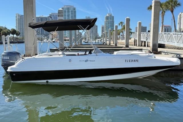2011 Hurricane SunDeck Sport 201 OB - Sold Boat