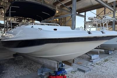 BOATZON | Hurricane SunDeck Sport 201 OB 2011