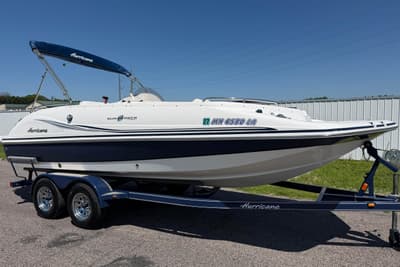 BOATZON | Hurricane SunDeck Sport 202 IO 2013 BOATZON | Hurricane SunDeck Sport 202 IO 2013