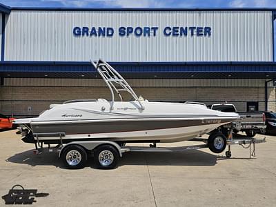 BOATZON | Hurricane SunDeck Sport 202 IO 2013