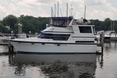 BOATZON | Hyatt Double Cabin Motoryacht 1989