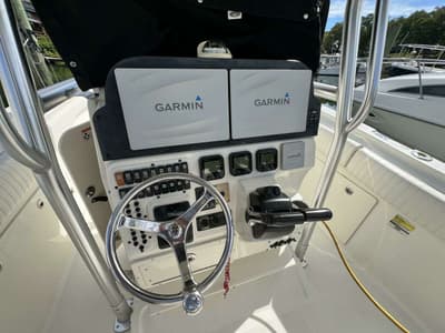 BOATZON | Hydra-Sports 2500 Vector 2009