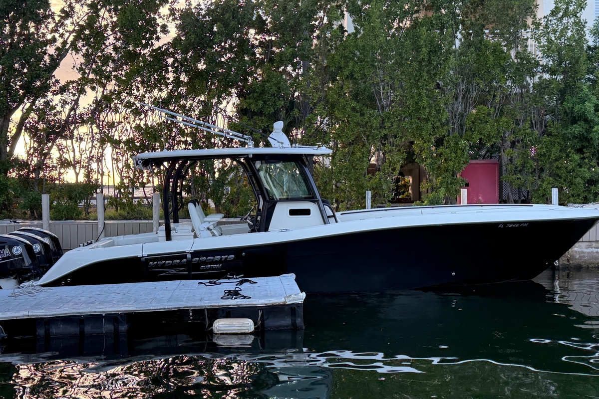 2015 Hydra-Sports 3400 CC - Sold Boat