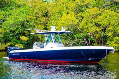 BOATZON | Intrepid 327 Center Console 2018