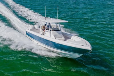 BOATZON | Intrepid 327 Center Console 2020