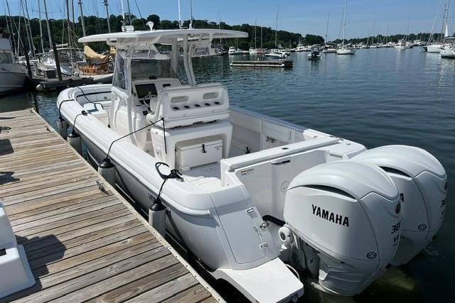 Used Intrepid 327 Center Console 2022 for sale in Huntington, New