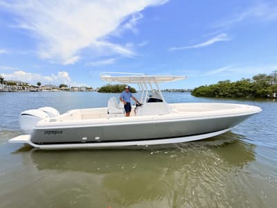BOATZON | Intrepid 327CC 2020