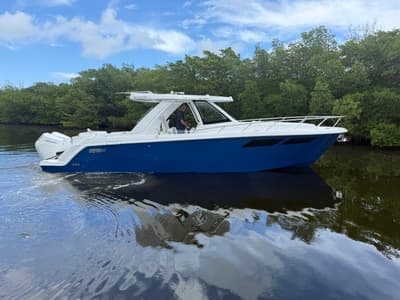 BOATZON | Intrepid 35 VALOR 2026