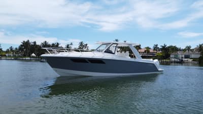 BOATZON | Intrepid 35 VALOR 2026