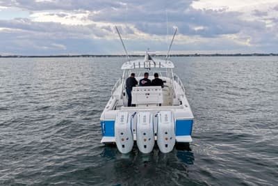 BOATZON | Intrepid 377 Walkaround 2003