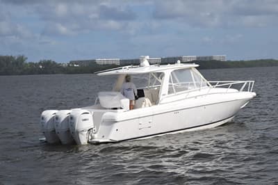 BOATZON | Intrepid 390 Sport Yacht 2010